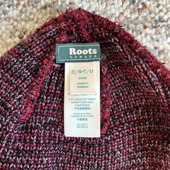 |4 for $20| 🤍 ROOTS Burgundy Heathered Tuque - Picture 4 of 7